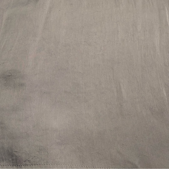 PAIGE Silky Lilac-Gray V-Neck Blouse with Covered Button Cuffs Women’s M - Picture 10 of 10